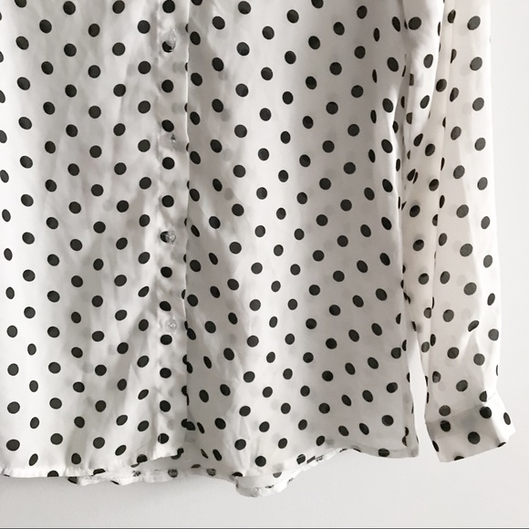 $15 for 3 ⭐️Dot pattern blouse - Picture 5 of 12